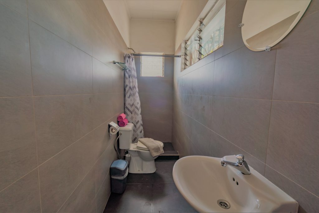 Kleine badkamer Studentenhuis Curacao